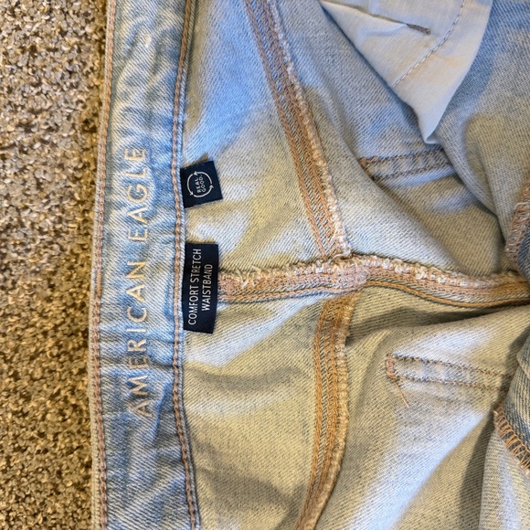 American Eagle Outfitters Light Wash Jeans - Picture 3 of 3